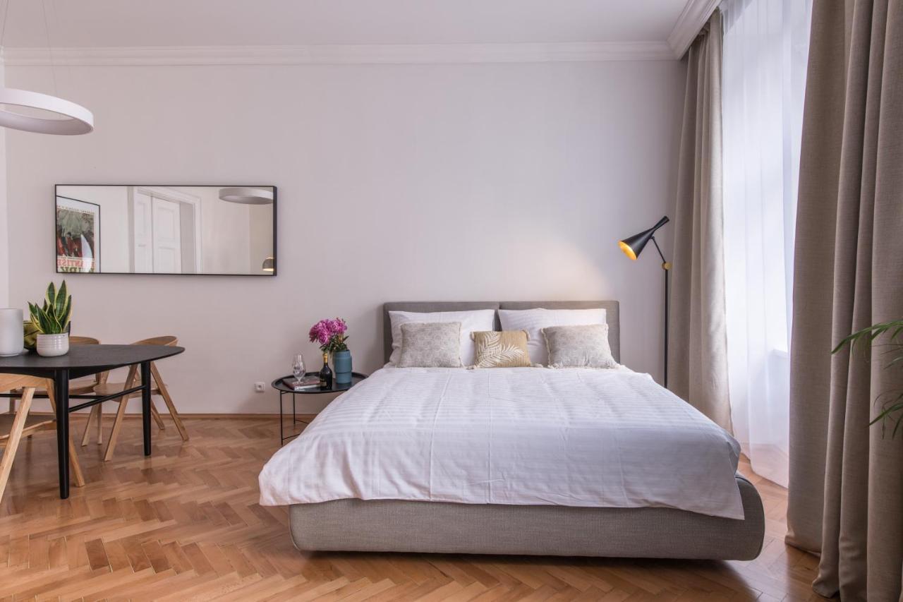 New Design Apt - Central Location Wenceslas Square Praha Bagian luar foto