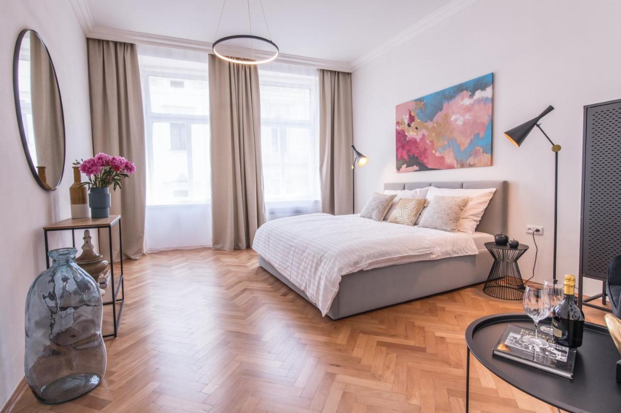 New Design Apt - Central Location Wenceslas Square Praha Bagian luar foto