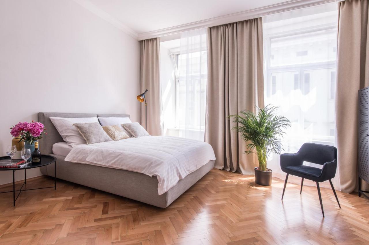 New Design Apt - Central Location Wenceslas Square Praha Bagian luar foto